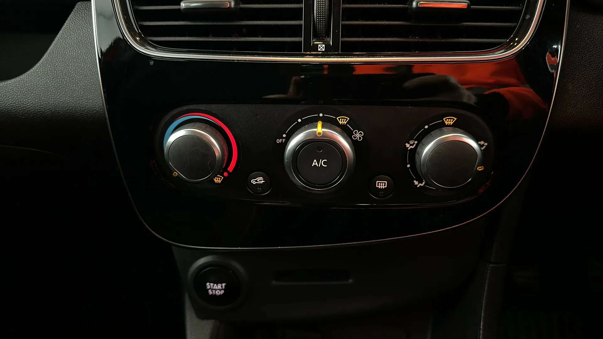 2018 RENAULT CLIO 2018 RENAULT CLIO