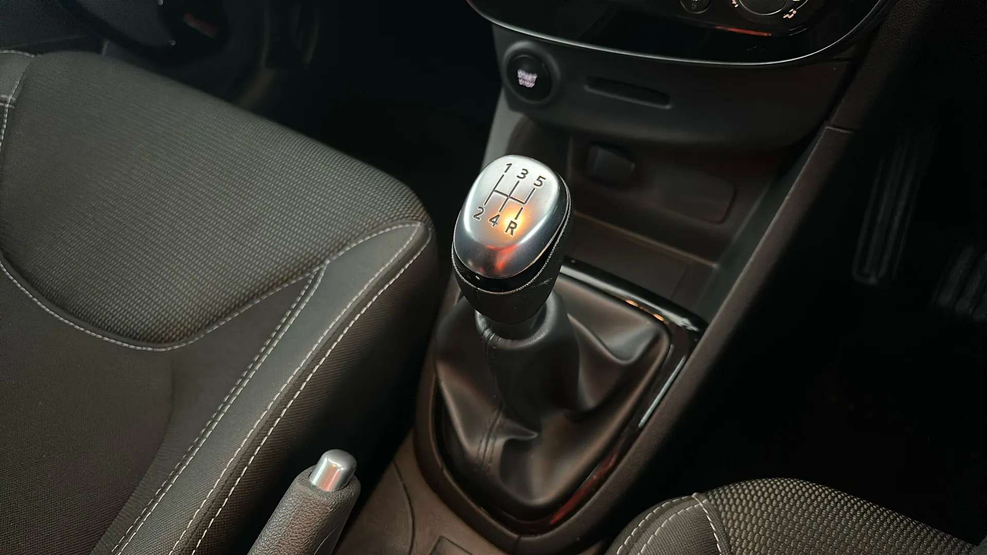 2018 RENAULT CLIO 2018 RENAULT CLIO