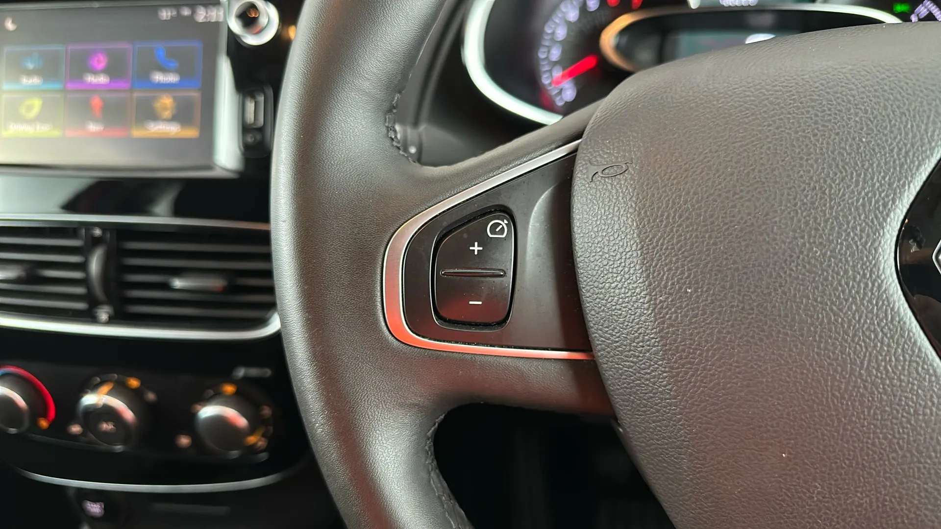 2018 RENAULT CLIO 2018 RENAULT CLIO