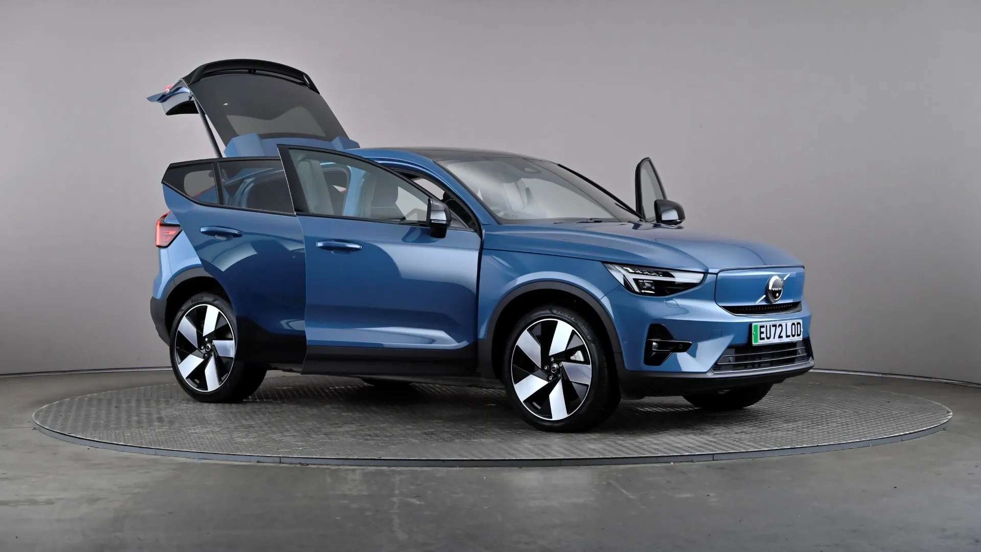 2022 VOLVO C40 2022 VOLVO C40