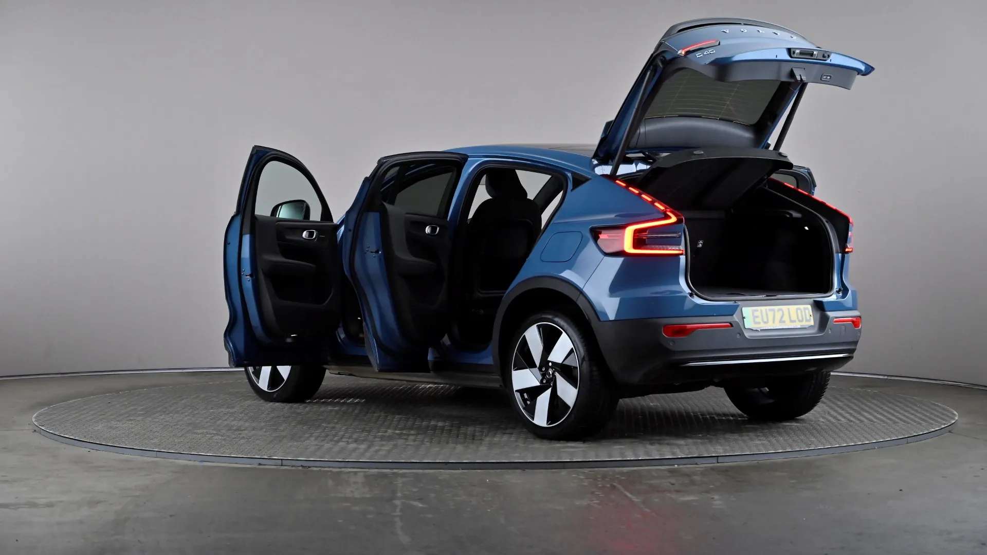 2022 VOLVO C40 2022 VOLVO C40