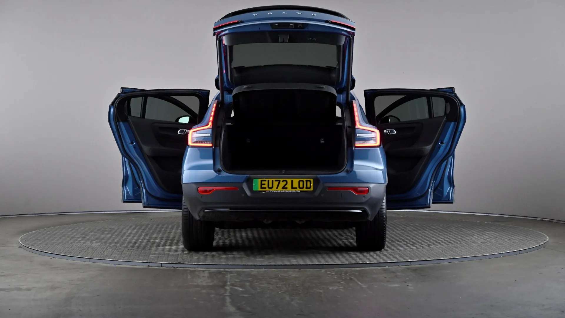 2022 VOLVO C40 2022 VOLVO C40