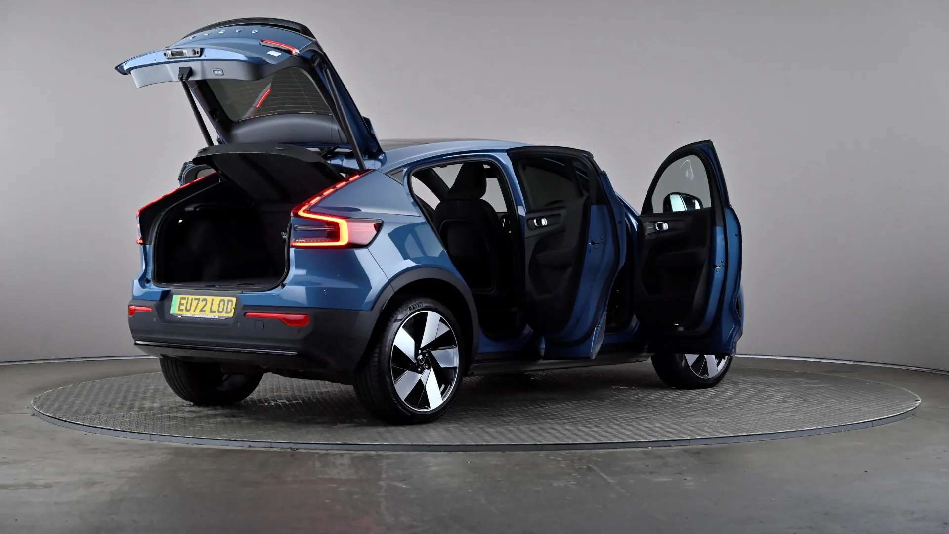 2022 VOLVO C40 2022 VOLVO C40