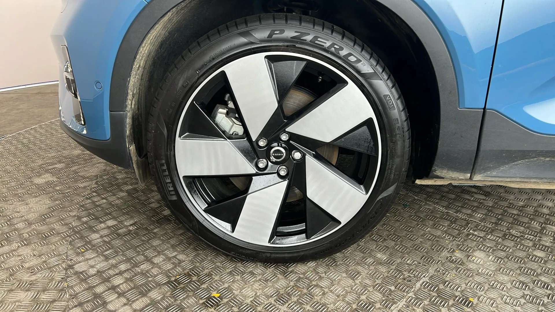 2022 VOLVO C40 2022 VOLVO C40