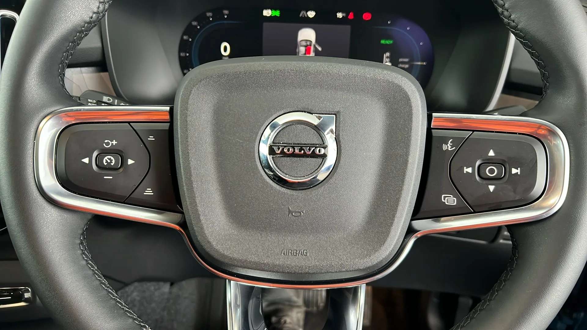 2022 VOLVO C40 2022 VOLVO C40