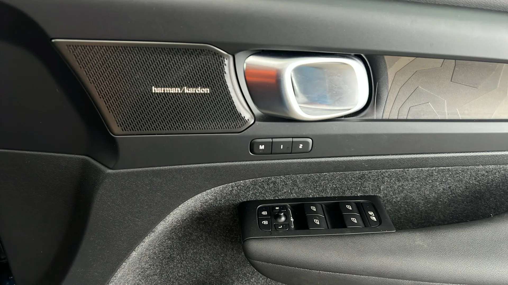 2022 VOLVO C40 2022 VOLVO C40