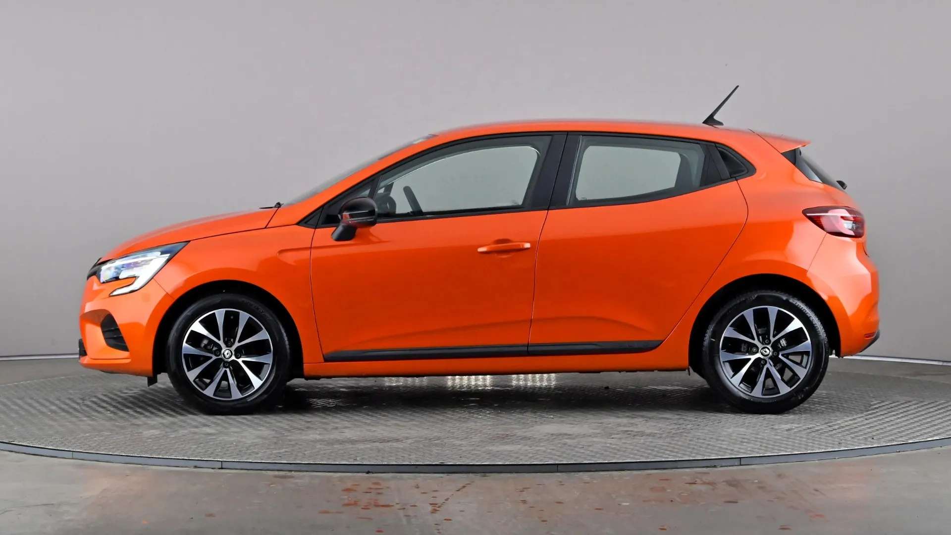 A 2022 RENAULT CLIO 1.0 TCe 90 Evolution A 2022 RENAULT CLIO 1.0 TCe 90 Evolution