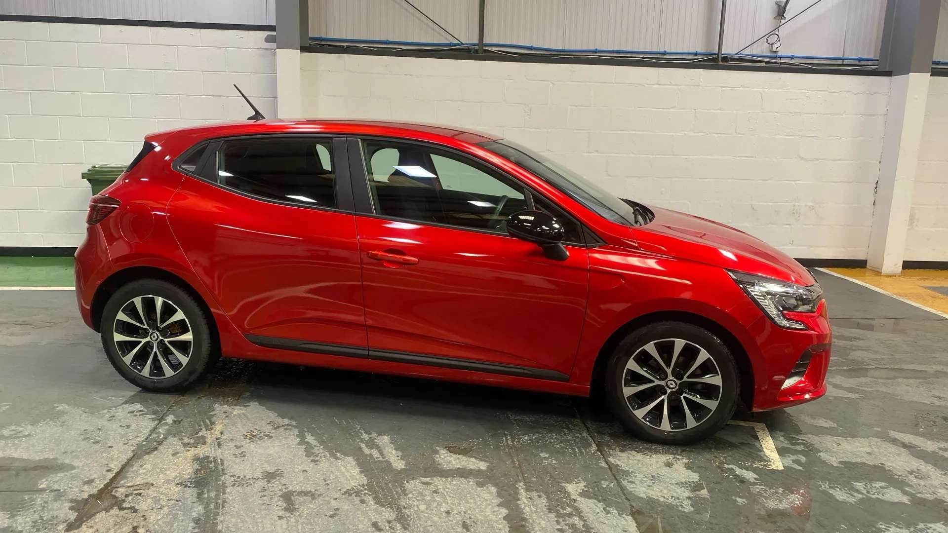 A 2022 RENAULT CLIO 1.0 TCe 90 Evolution A 2022 RENAULT CLIO 1.0 TCe 90 Evolution