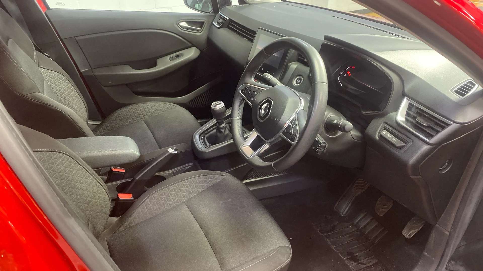 A 2022 RENAULT CLIO 1.0 TCe 90 Evolution A 2022 RENAULT CLIO 1.0 TCe 90 Evolution