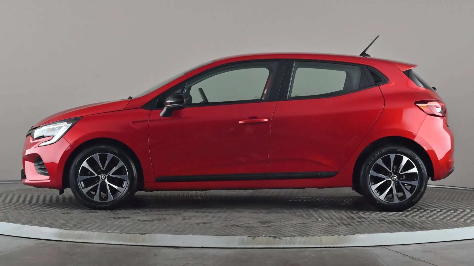 A 2022 RENAULT CLIO 1.0 TCe 90 Evolution A 2022 RENAULT CLIO 1.0 TCe 90 Evolution