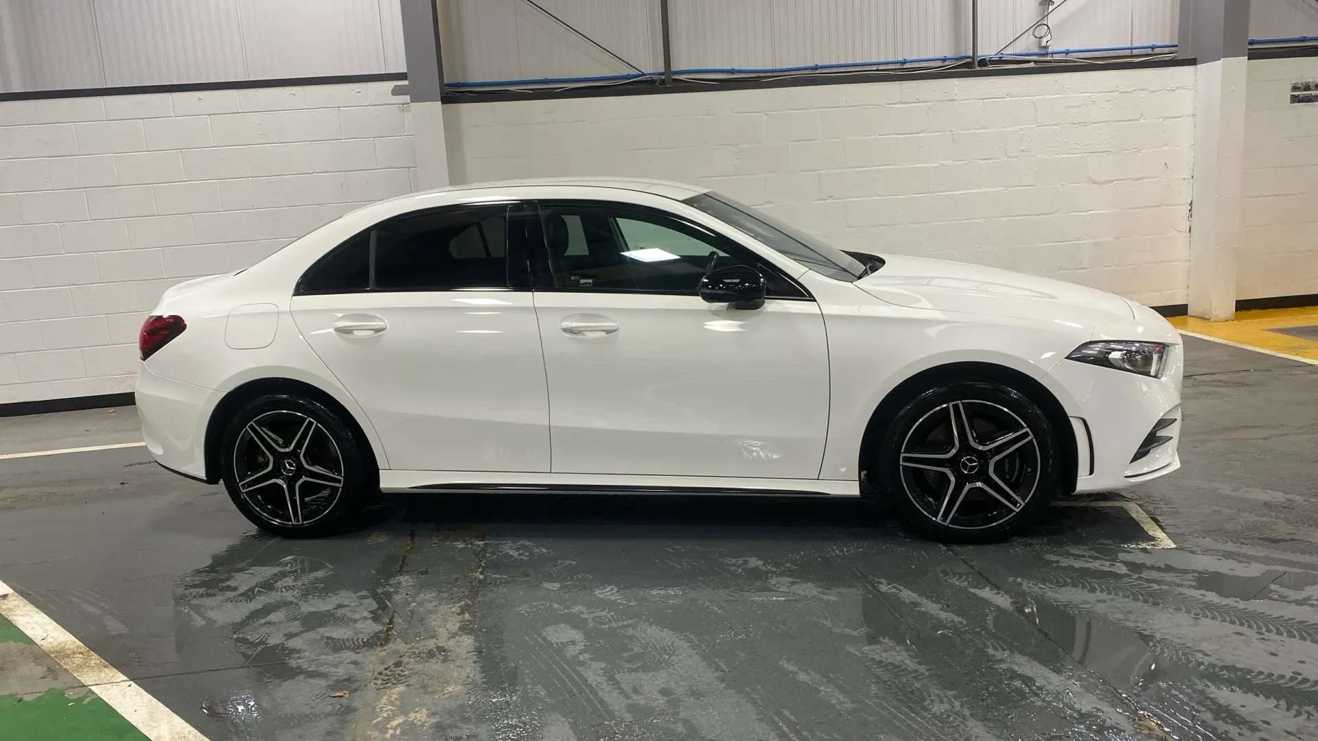 A 2021 MERCEDES-BENZ A CLASS A250e AMG Line Edition Auto A 2021 MERCEDES-BENZ A CLASS A250e AMG Line Edition Auto
