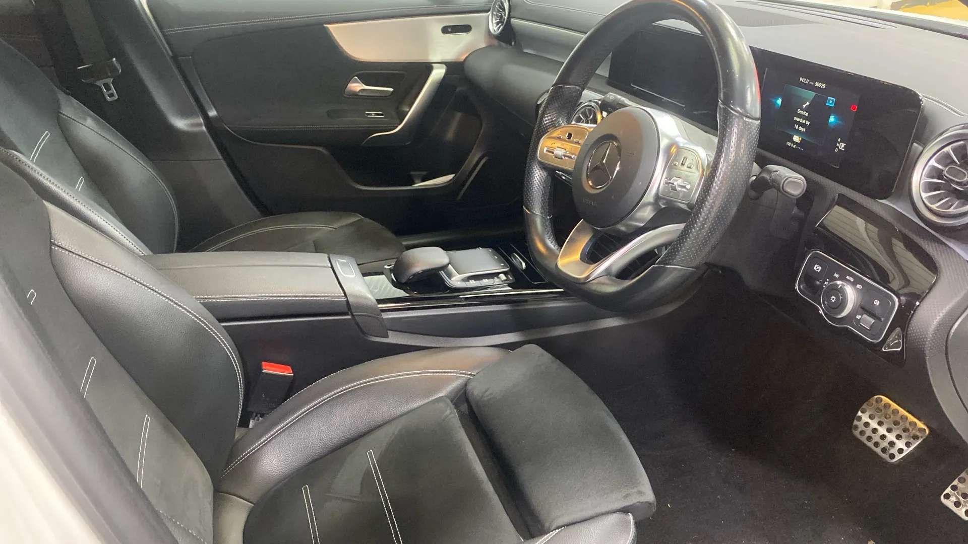 A 2021 MERCEDES-BENZ A CLASS A250e AMG Line Edition Auto A 2021 MERCEDES-BENZ A CLASS A250e AMG Line Edition Auto