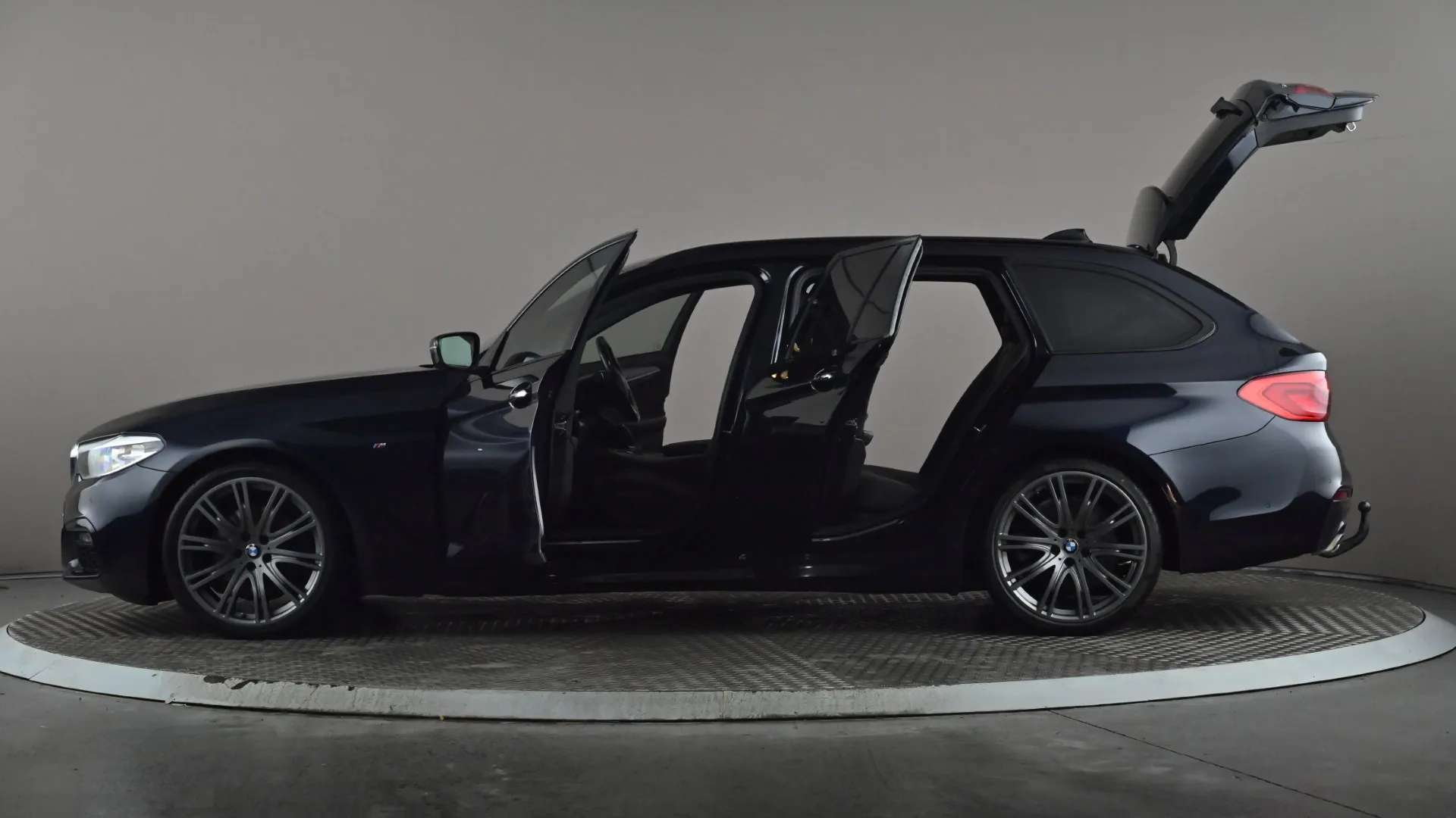 2018 BMW 5 SERIES TOURING 2018 BMW 5 SERIES TOURING