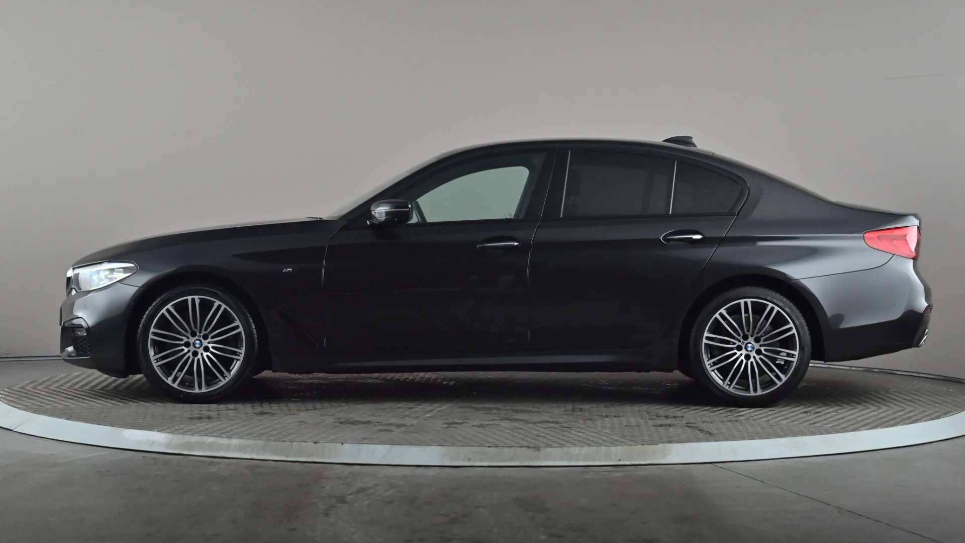 A 2017 BMW 5 SERIES 520d xDrive M Sport Auto A 2017 BMW 5 SERIES 520d xDrive M Sport Auto