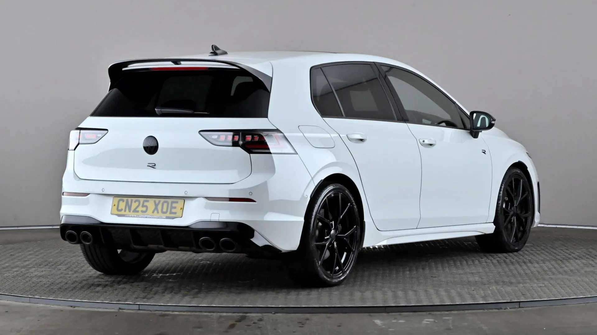 A 2025 VOLKSWAGEN GOLF 2.0 TSI 333 R Black Edition 4Motion DSG A 2025 VOLKSWAGEN GOLF 2.0 TSI 333 R Black Edition 4Motion DSG