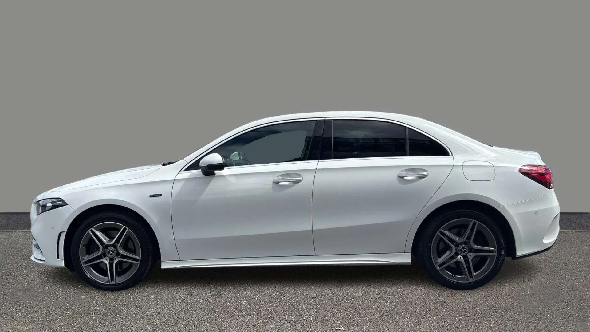 A 2021 MERCEDES-BENZ A CLASS A250e AMG Line Premium Auto A 2021 MERCEDES-BENZ A CLASS A250e AMG Line Premium Auto