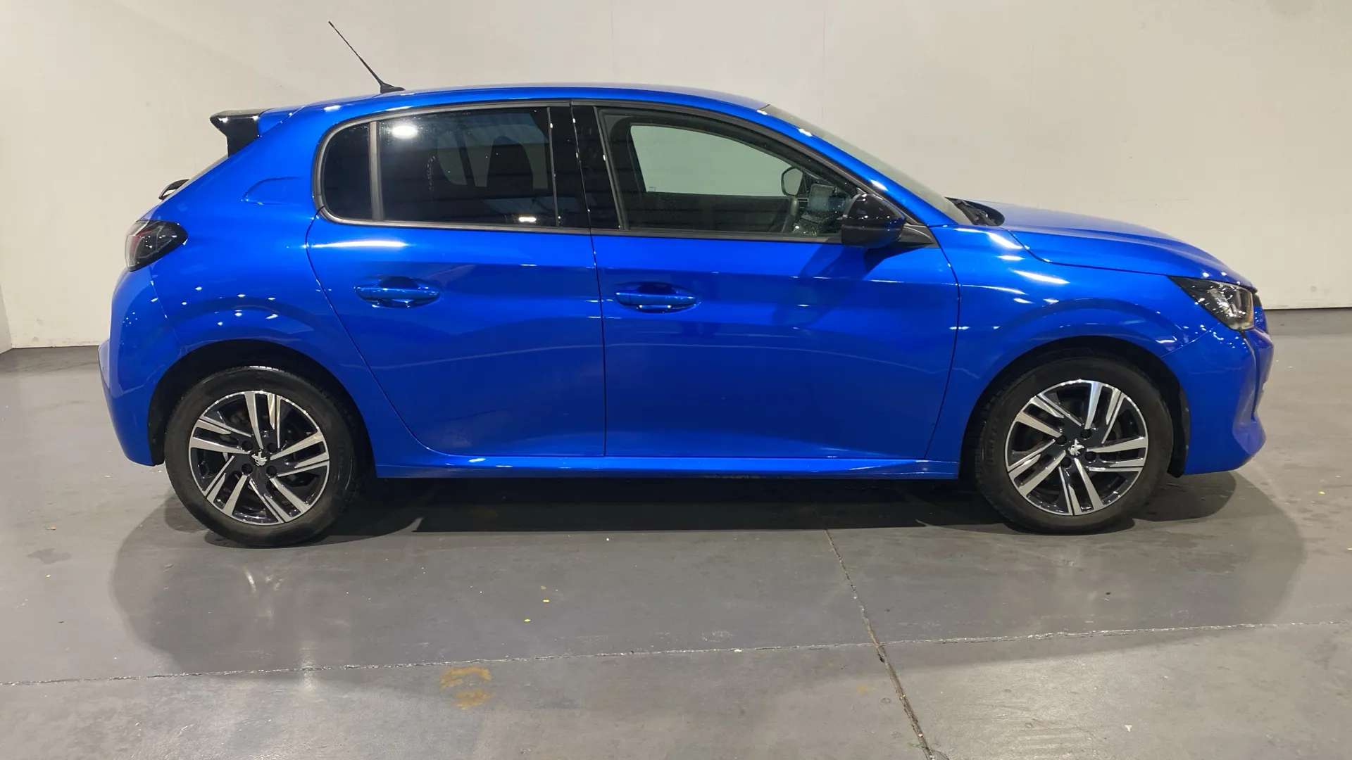 A 2023 PEUGEOT 208 1.2 PureTech 100 Allure Premium + EAT8 A 2023 PEUGEOT 208 1.2 PureTech 100 Allure Premium + EAT8