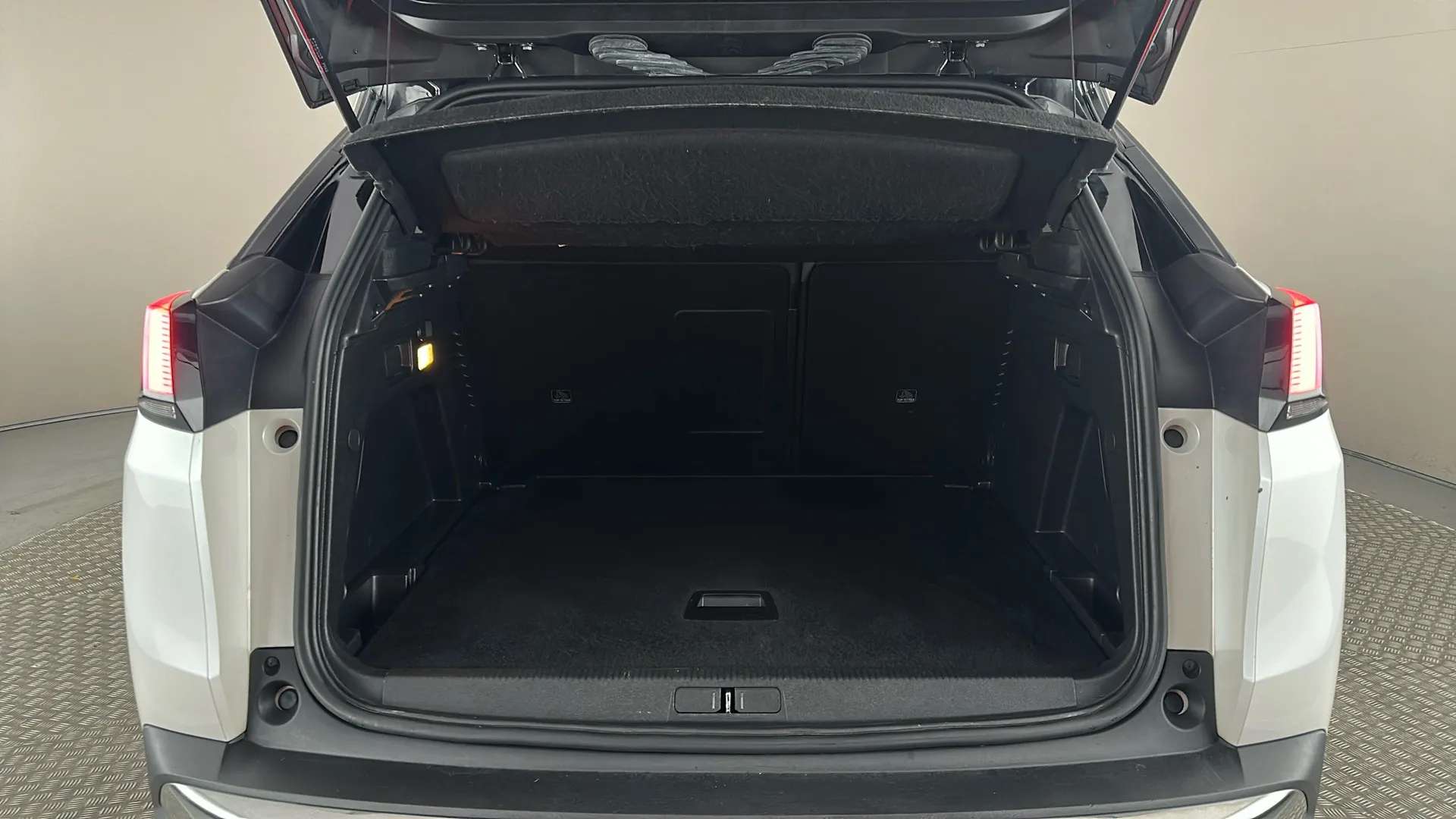 2023 PEUGEOT 3008 2023 PEUGEOT 3008