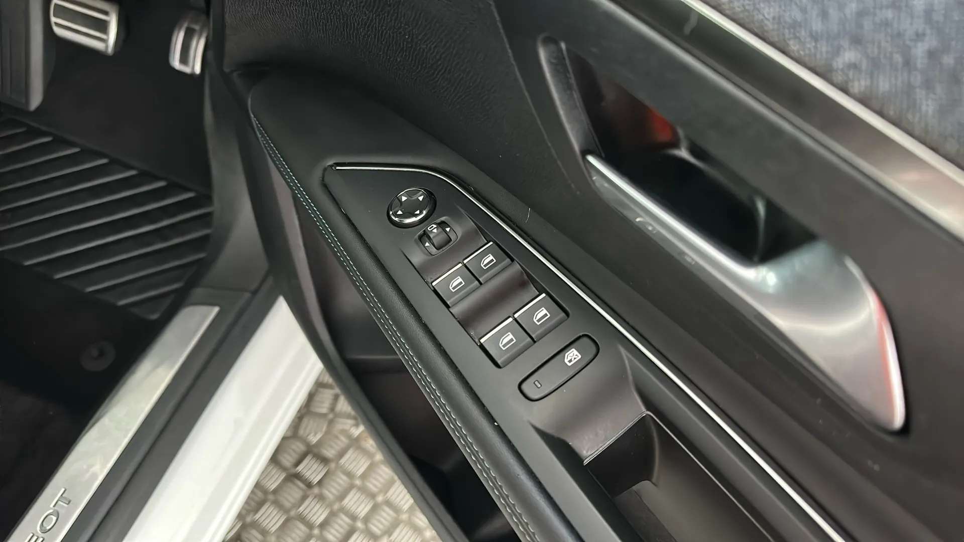 2023 PEUGEOT 3008 2023 PEUGEOT 3008