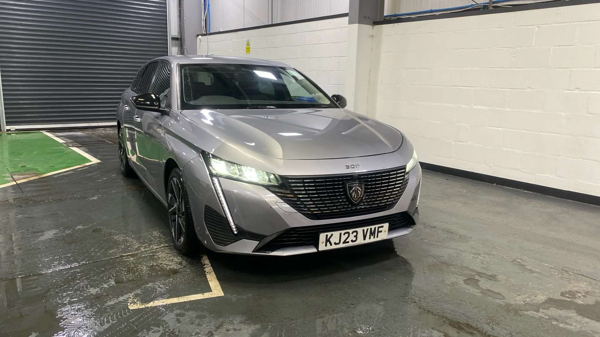 A 2023 PEUGEOT 308 1.2 PureTech Allure Premium EAT8 A 2023 PEUGEOT 308 1.2 PureTech Allure Premium EAT8
