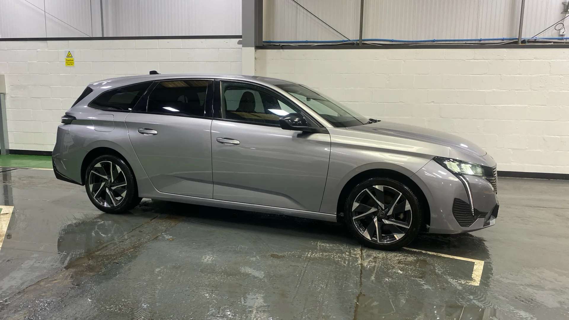A 2023 PEUGEOT 308 1.2 PureTech Allure Premium EAT8 A 2023 PEUGEOT 308 1.2 PureTech Allure Premium EAT8