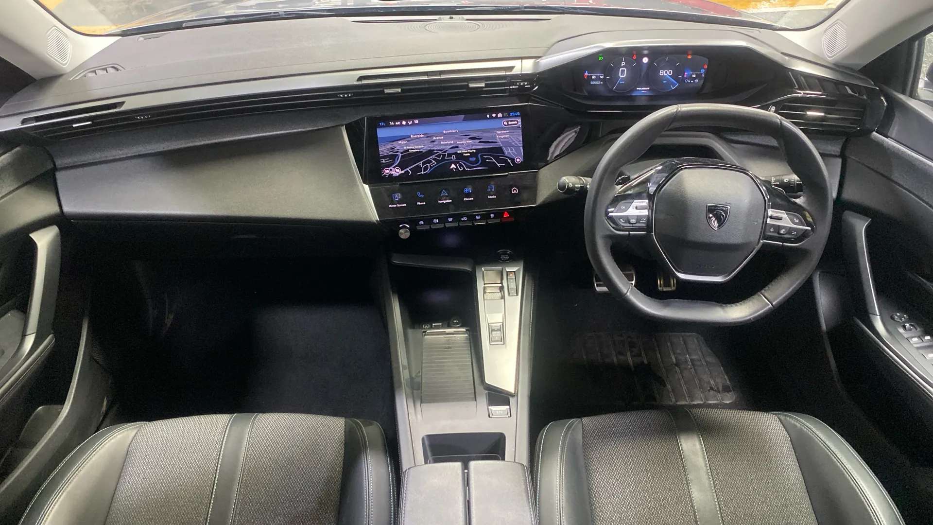 A 2023 PEUGEOT 308 1.2 PureTech Allure Premium EAT8 A 2023 PEUGEOT 308 1.2 PureTech Allure Premium EAT8