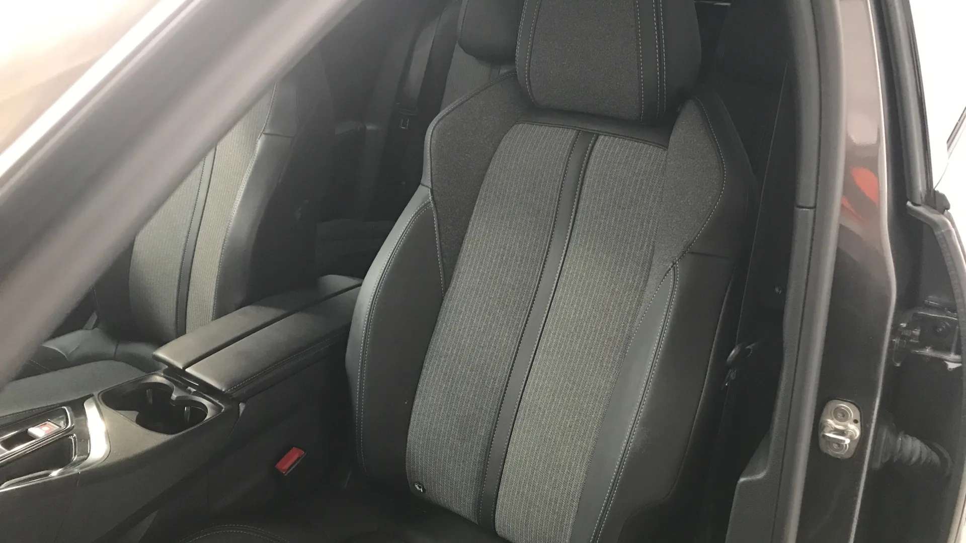 2023 PEUGEOT 3008 2023 PEUGEOT 3008