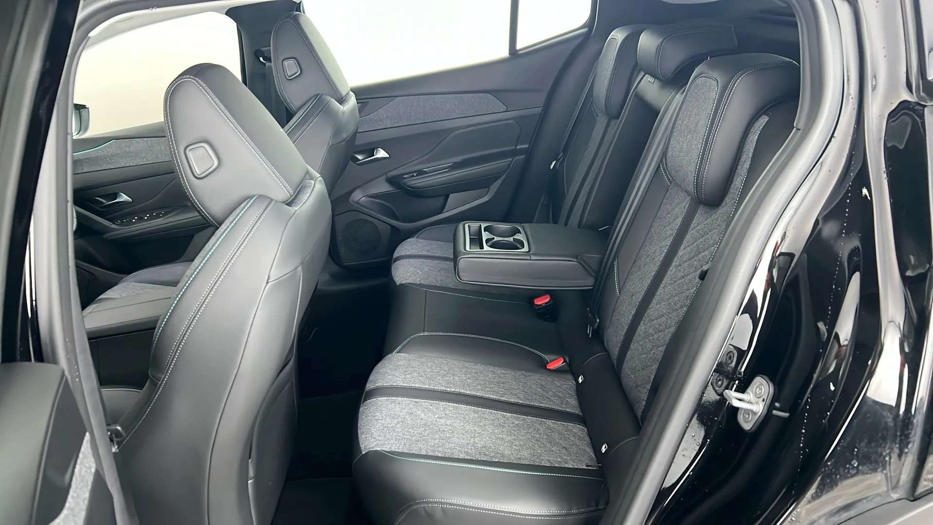 2023 PEUGEOT 408 2023 PEUGEOT 408