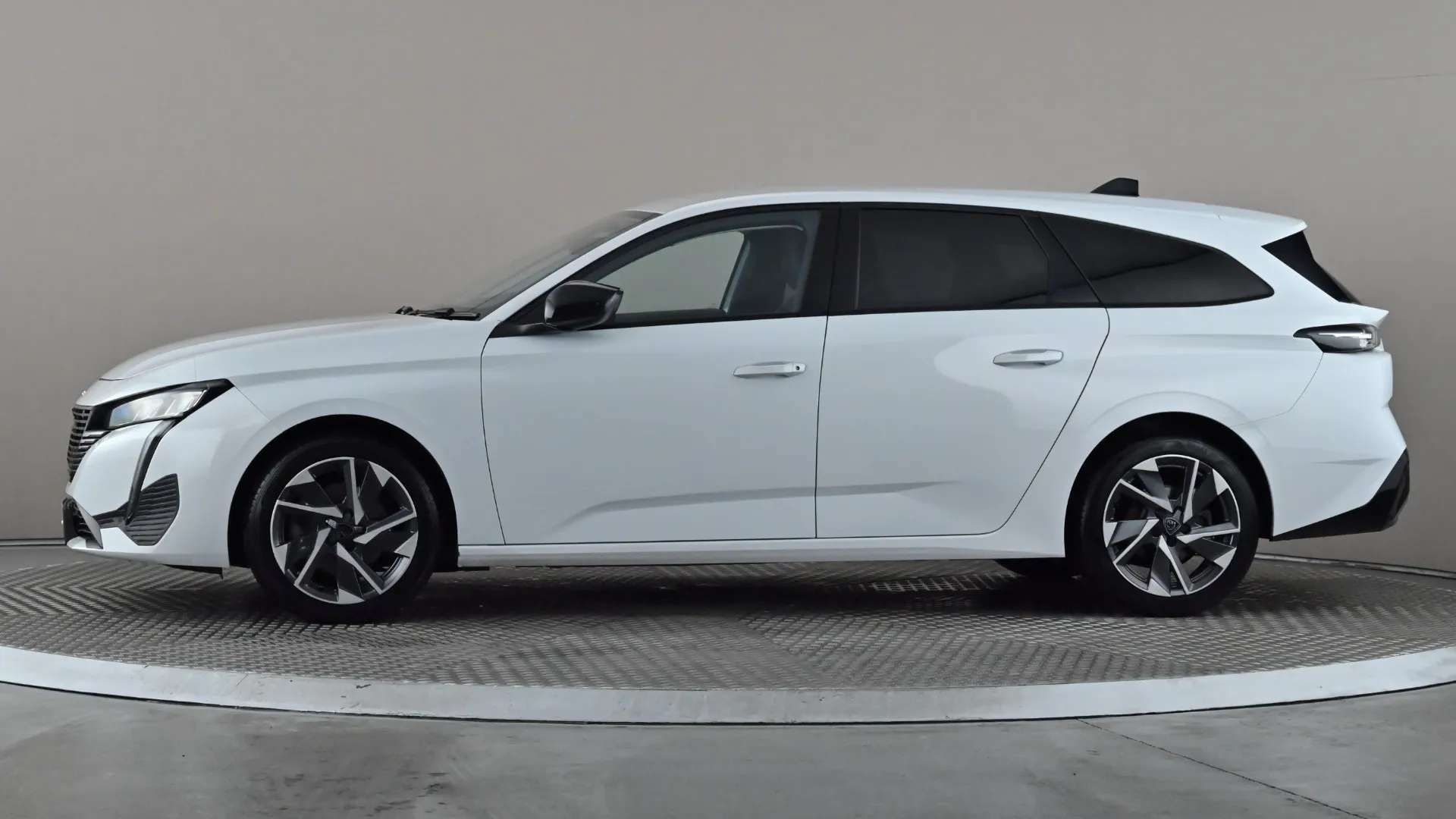 A 2023 PEUGEOT 308 1.2 PureTech Allure Premium EAT8 A 2023 PEUGEOT 308 1.2 PureTech Allure Premium EAT8