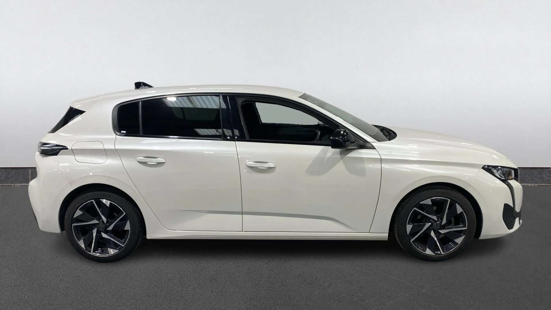 A 2023 PEUGEOT 308 1.2 PureTech Allure Premium EAT8 A 2023 PEUGEOT 308 1.2 PureTech Allure Premium EAT8