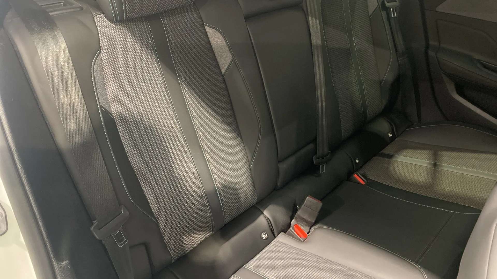 A 2023 PEUGEOT 308 1.2 PureTech Allure Premium EAT8 A 2023 PEUGEOT 308 1.2 PureTech Allure Premium EAT8