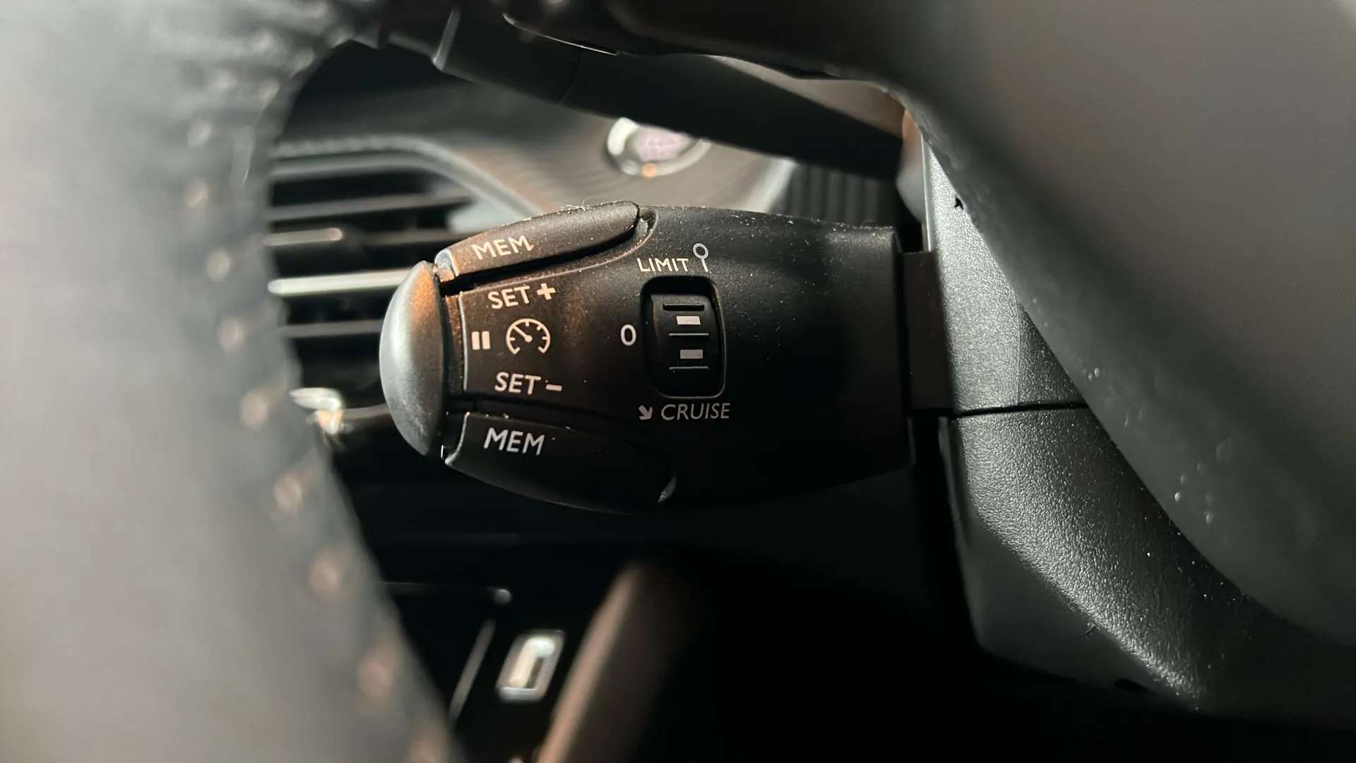 2023 PEUGEOT 208 2023 PEUGEOT 208
