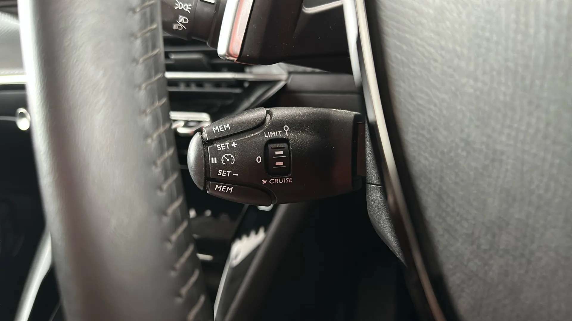 2024 PEUGEOT 208 2024 PEUGEOT 208