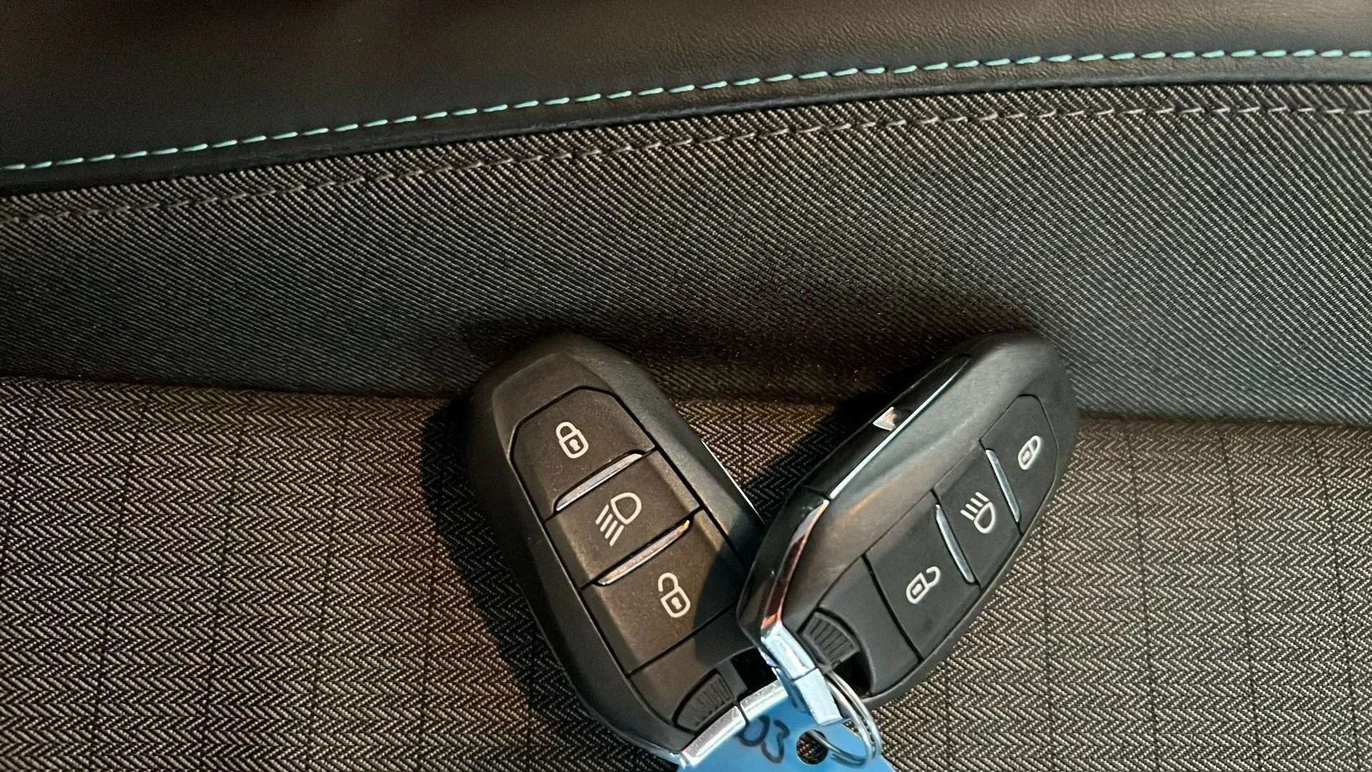 2023 PEUGEOT 208 2023 PEUGEOT 208