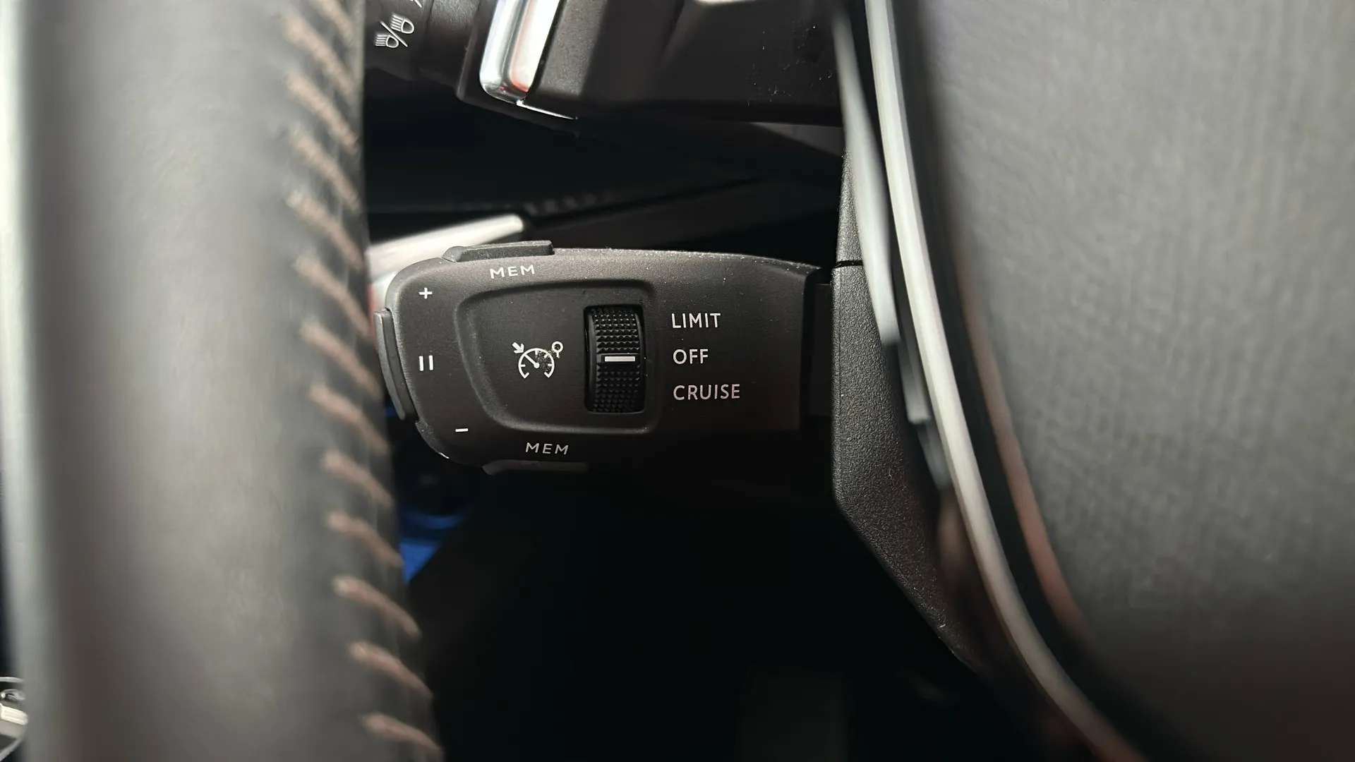 2023 PEUGEOT 5008 2023 PEUGEOT 5008