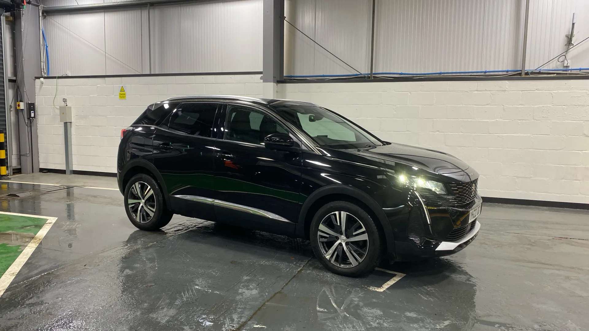 A 2022 PEUGEOT 3008 1.5 BlueHDi Allure Premium EAT8 A 2022 PEUGEOT 3008 1.5 BlueHDi Allure Premium EAT8