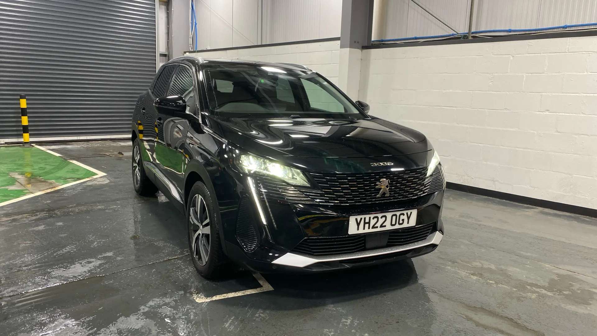 A 2022 PEUGEOT 3008 1.5 BlueHDi Allure Premium EAT8 A 2022 PEUGEOT 3008 1.5 BlueHDi Allure Premium EAT8