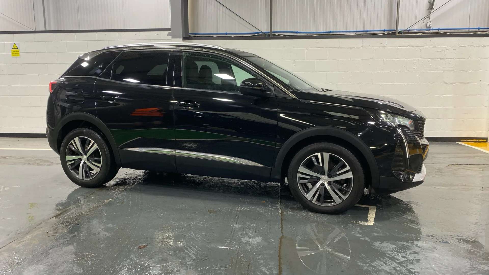 A 2022 PEUGEOT 3008 1.5 BlueHDi Allure Premium EAT8 A 2022 PEUGEOT 3008 1.5 BlueHDi Allure Premium EAT8