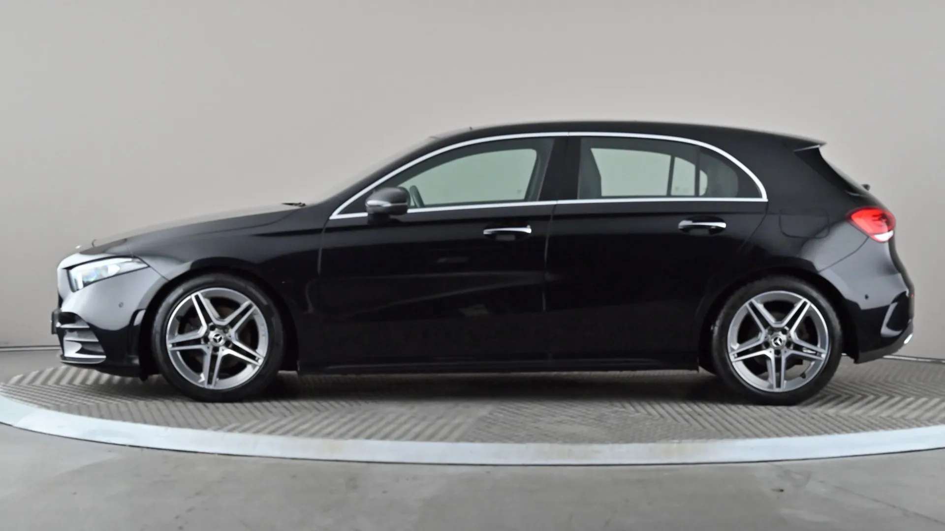 A 2019 MERCEDES-BENZ A CLASS A180 AMG Line Premium Plus A 2019 MERCEDES-BENZ A CLASS A180 AMG Line Premium Plus