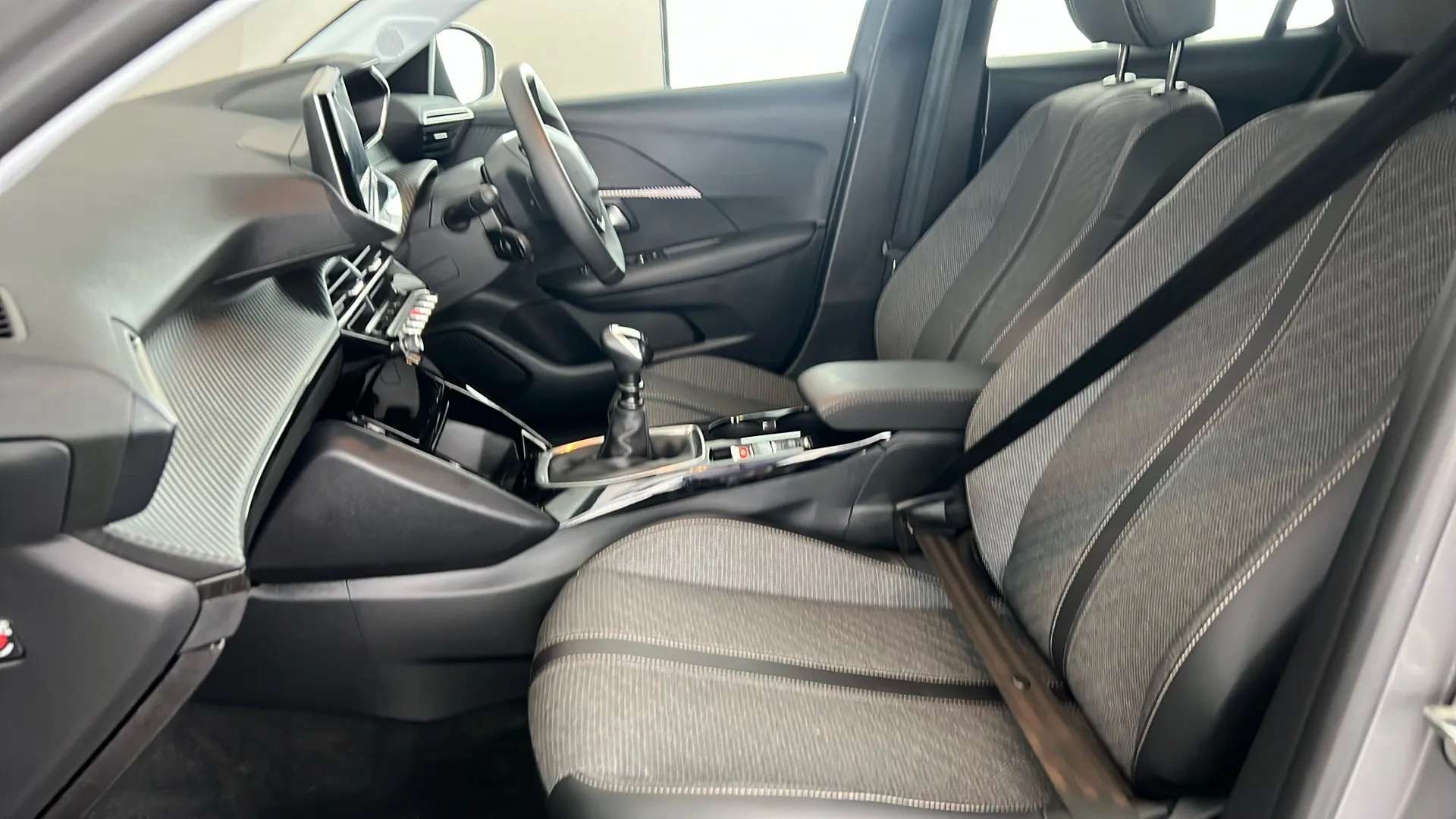 2024 PEUGEOT 208 2024 PEUGEOT 208
