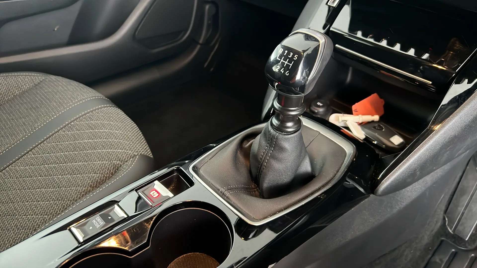 2025 PEUGEOT 208 2025 PEUGEOT 208