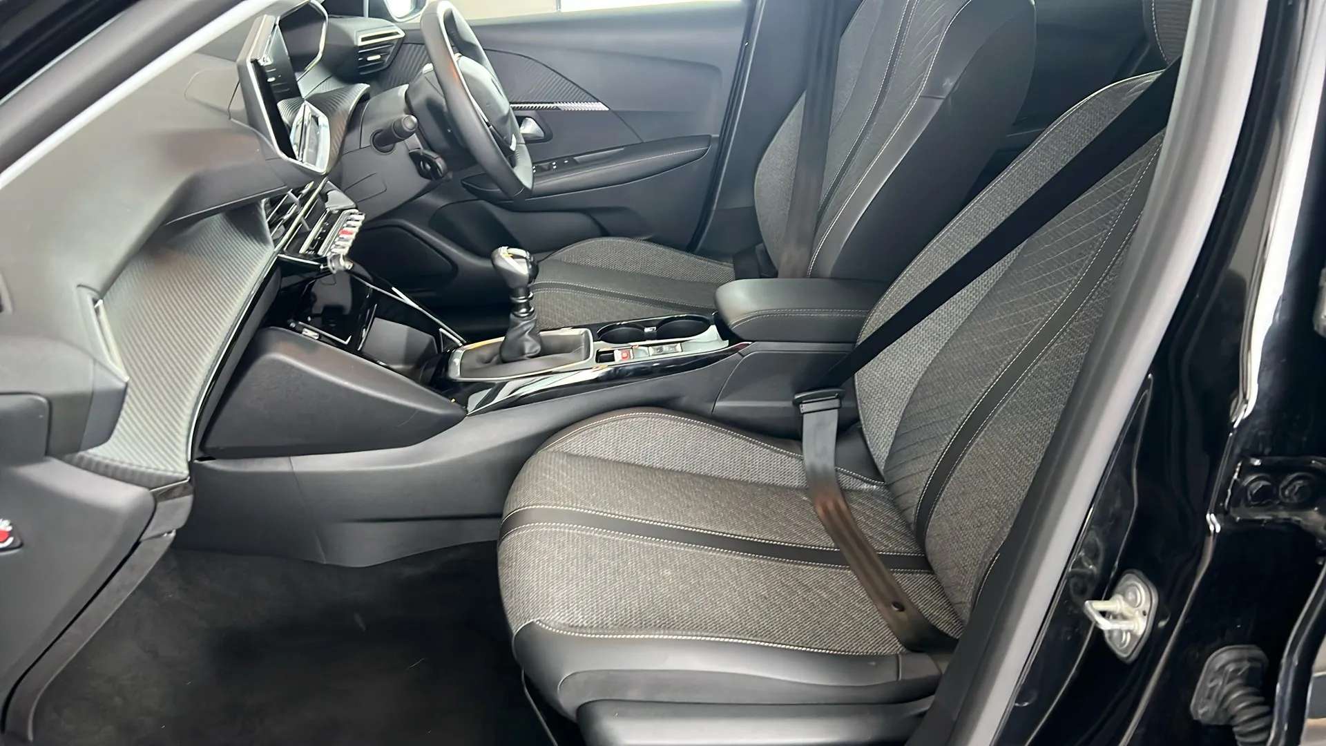 2025 PEUGEOT 208 2025 PEUGEOT 208