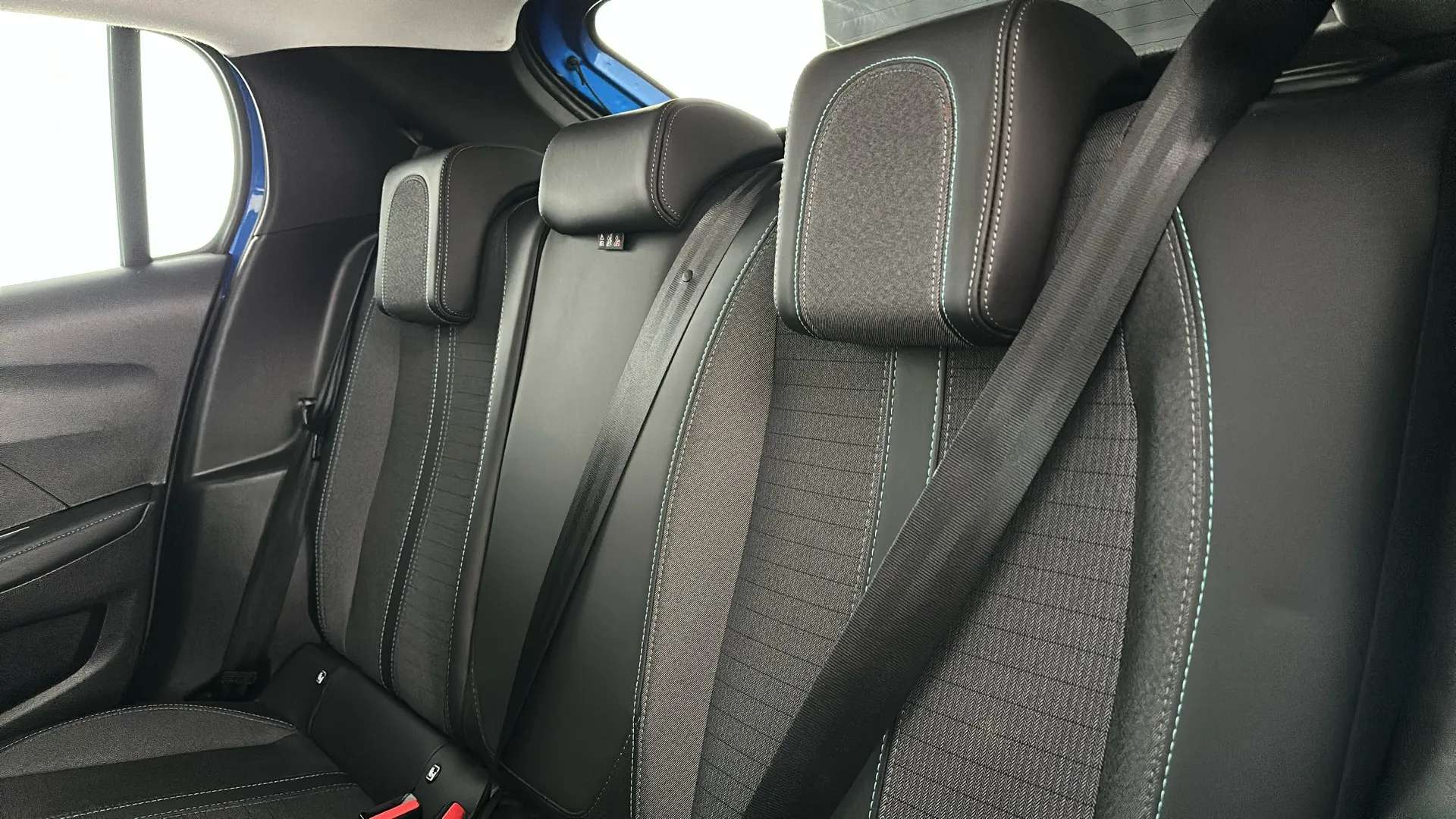 2021 PEUGEOT 208 2021 PEUGEOT 208