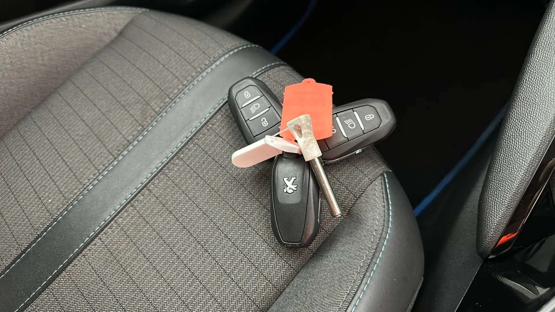 2021 PEUGEOT 208 2021 PEUGEOT 208