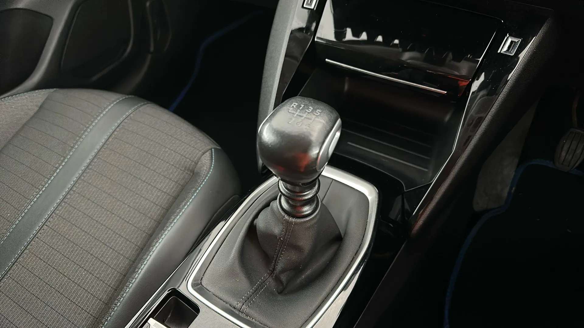 2021 PEUGEOT 208 2021 PEUGEOT 208