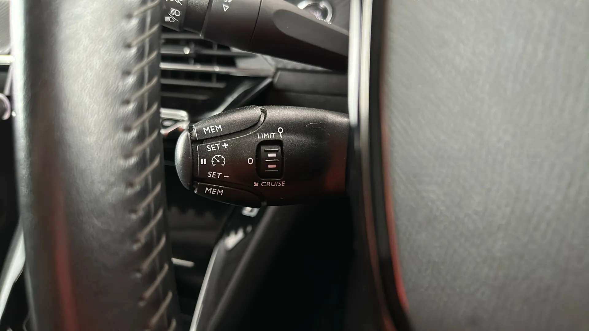 2021 PEUGEOT 208 2021 PEUGEOT 208