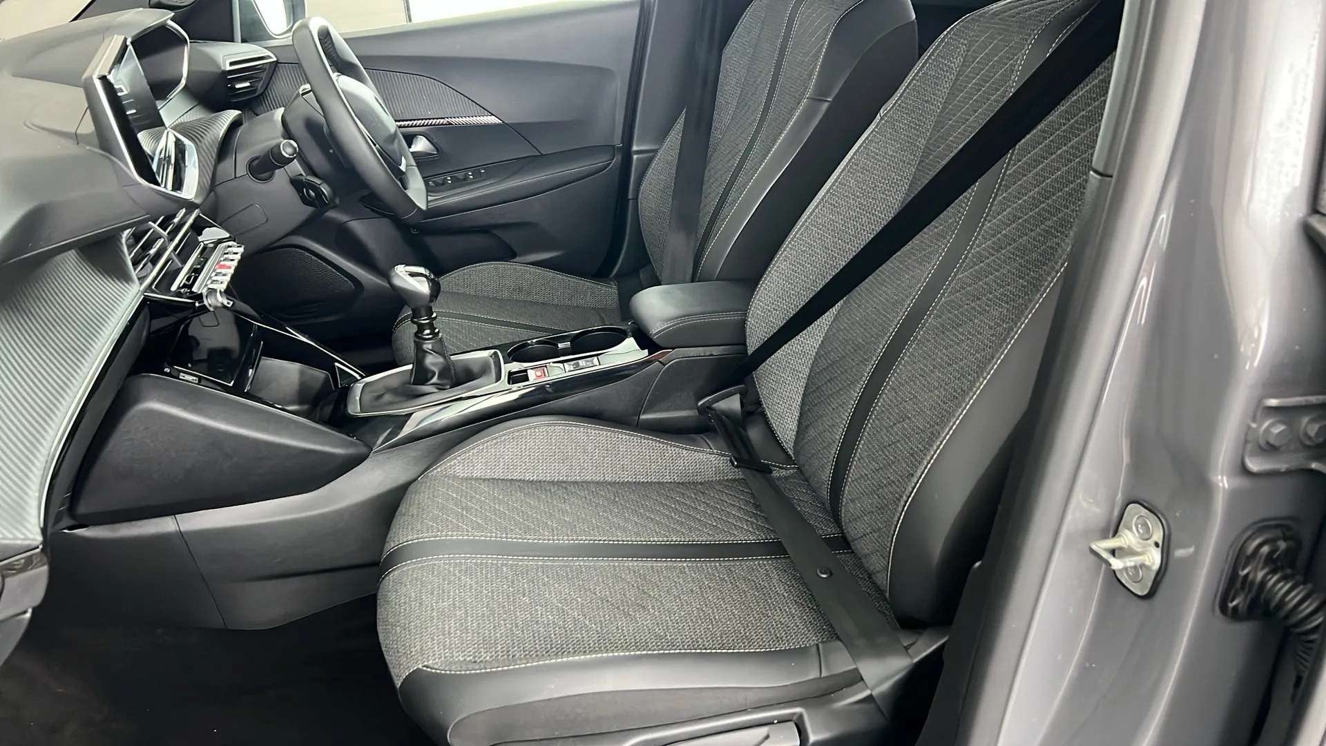 2024 PEUGEOT 2008 2024 PEUGEOT 2008