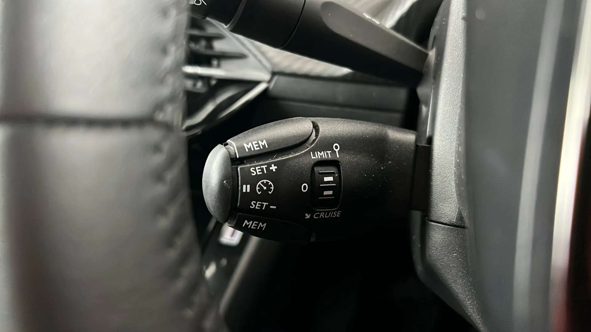 2024 PEUGEOT 2008 2024 PEUGEOT 2008