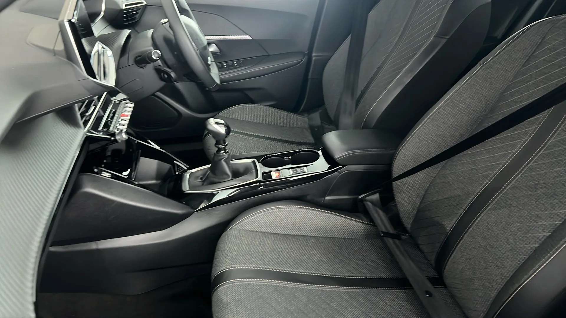 2024 PEUGEOT 2008 2024 PEUGEOT 2008