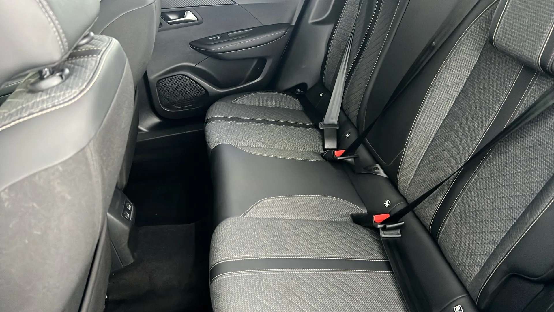 2024 PEUGEOT 2008 2024 PEUGEOT 2008